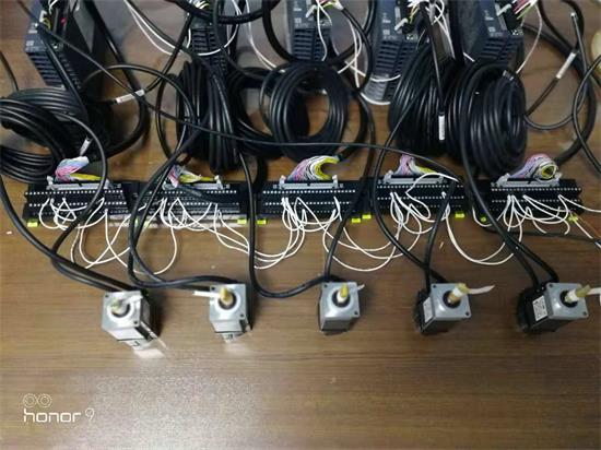 號外！號外_三菱定位新用法：FX5U內置32軸總線定位！